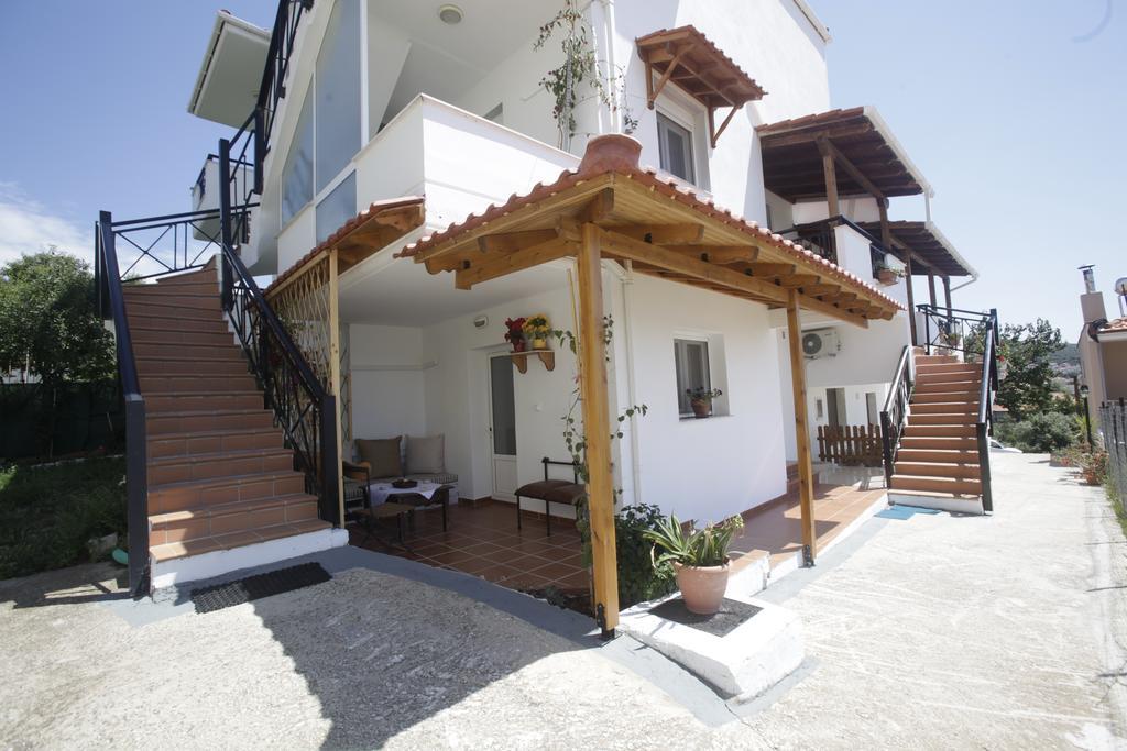 Villa Golden Nest 利迈纳里亚 外观 照片