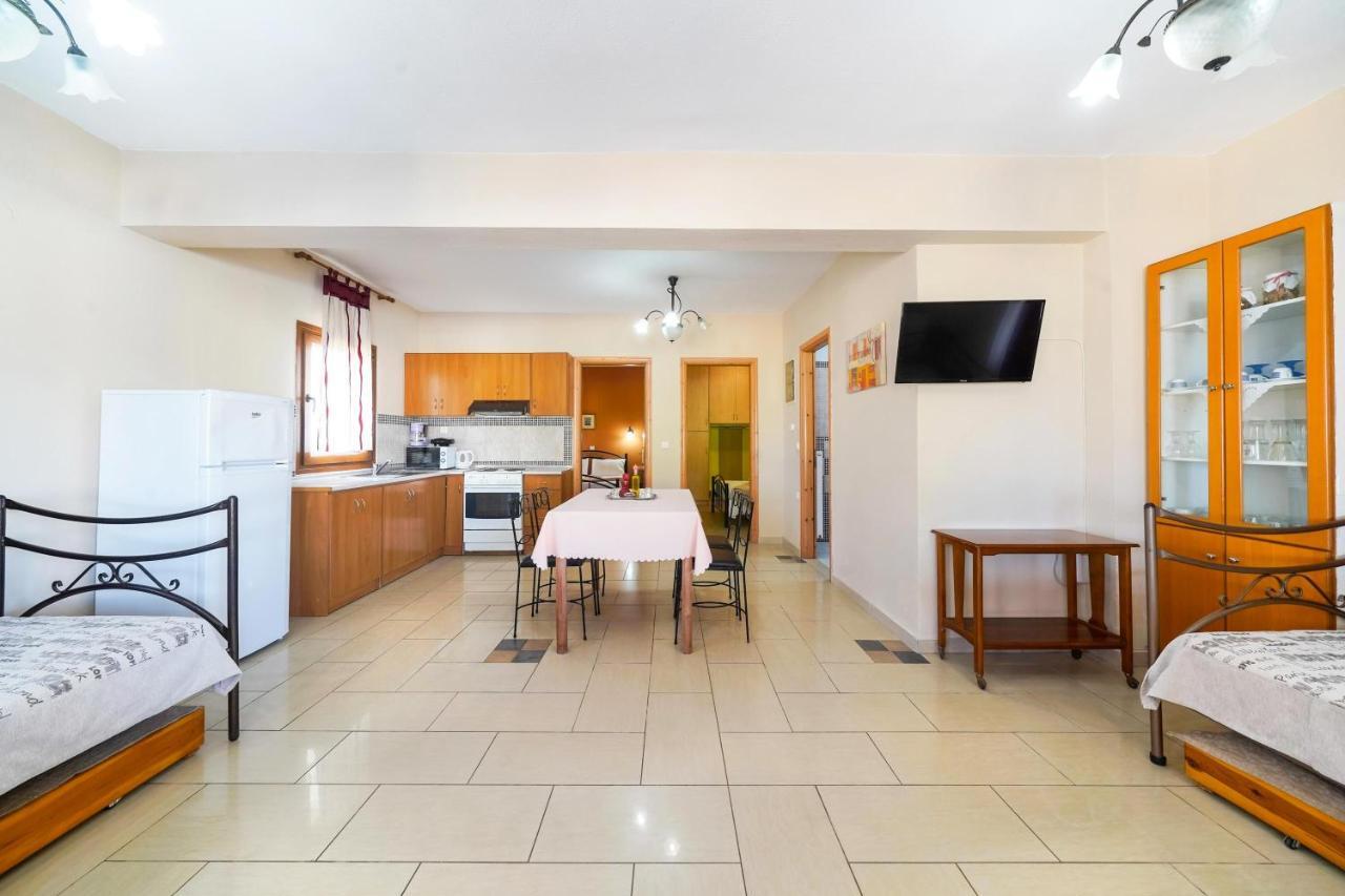 Villa Golden Nest 利迈纳里亚 外观 照片