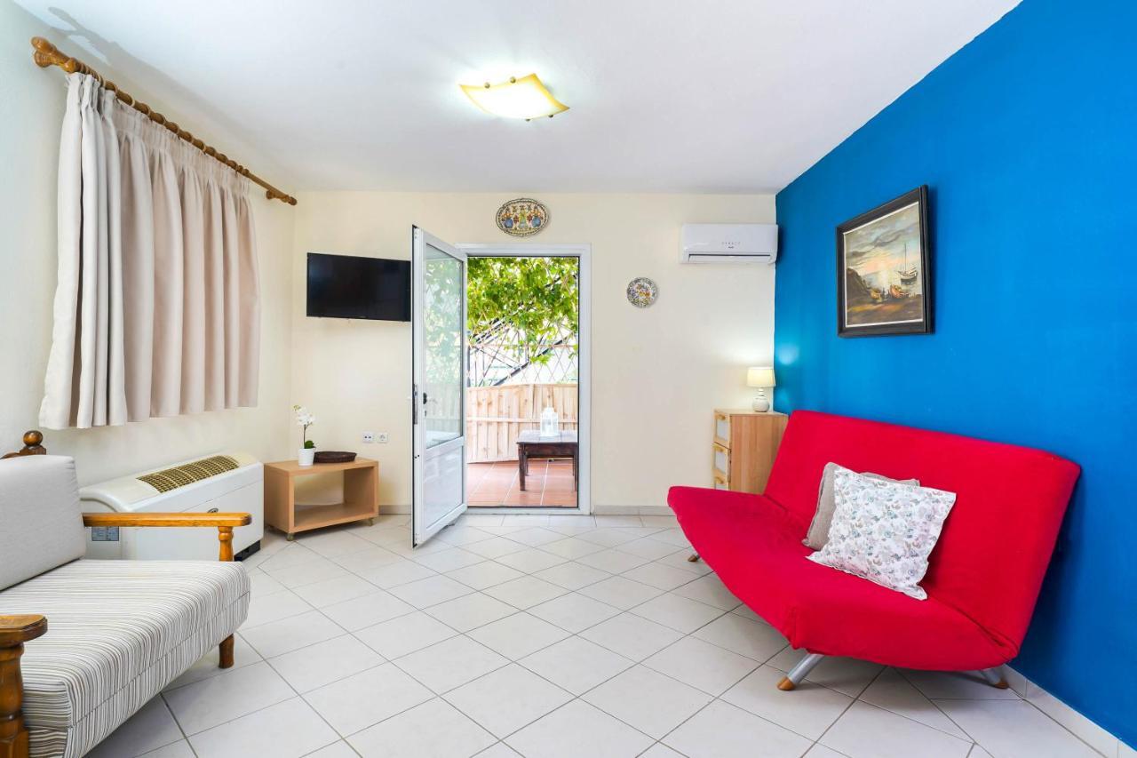 Villa Golden Nest 利迈纳里亚 外观 照片